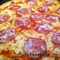 Najbolja pizza sa salaminom od pancete i brie sirom Pancettosa u Puli (salsa, mozzarella, brie sir, pancettosa)